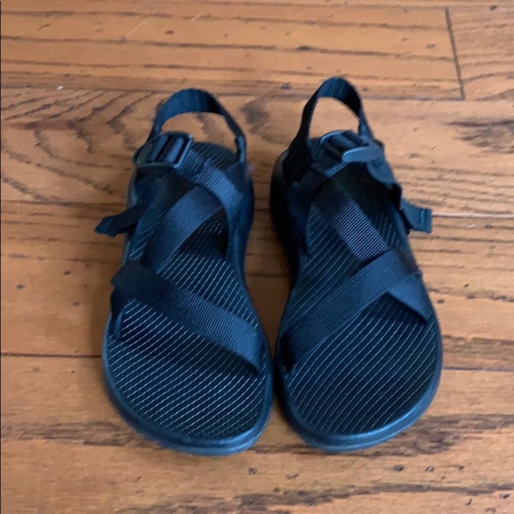 Chaco women’s black hiking sandals size 6